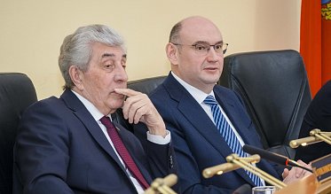 Евгений Солнцев впервые отчитался перед депутатами Заксобрания